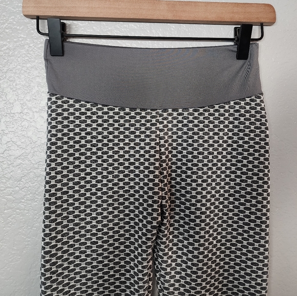 TIK Tok Butt Lift High Waisted Leggings - Picture 3 of 13